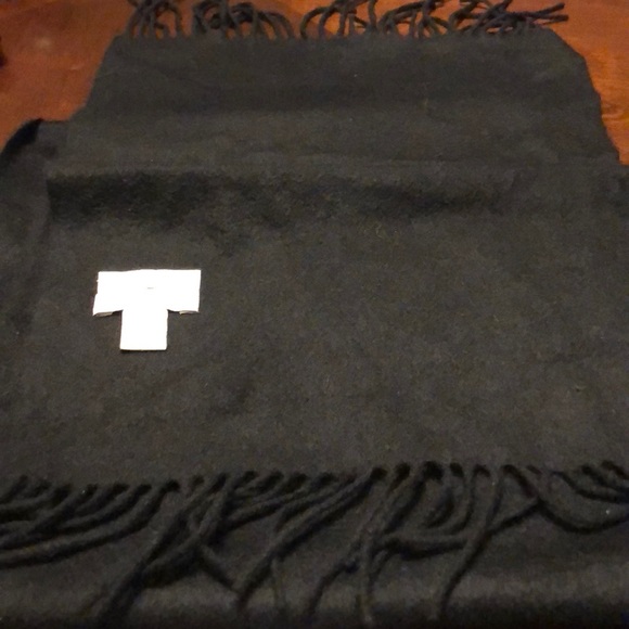 4/$30 SALE! EUC Charter Club cashmere black scarf